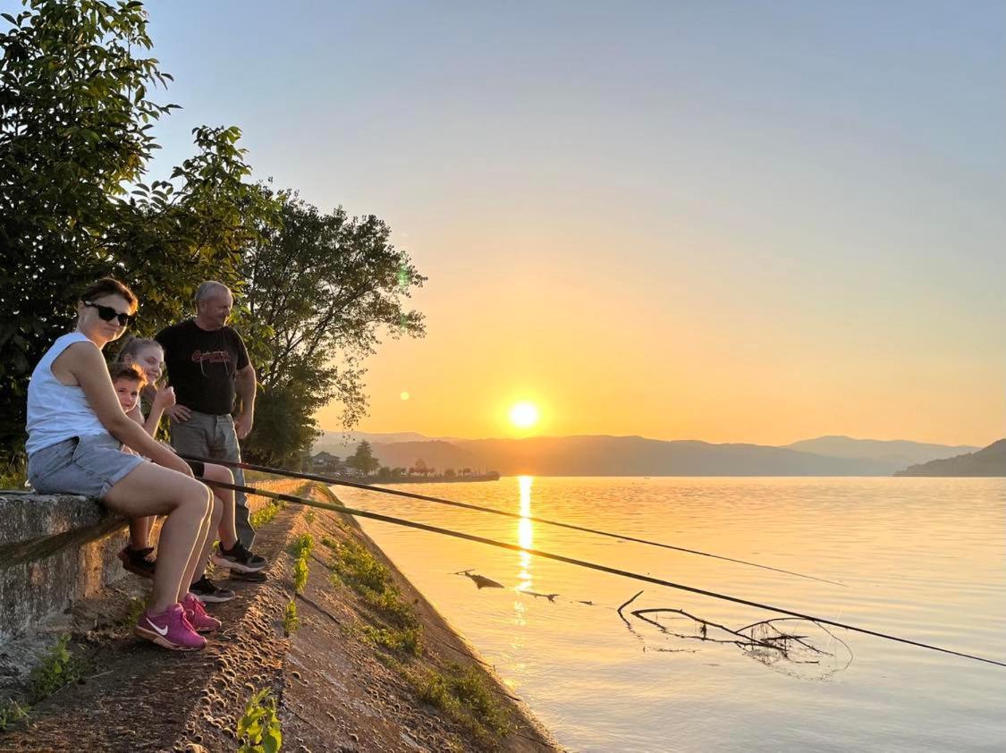 Apartman Velojic Donji Milanovac Bagian luar foto